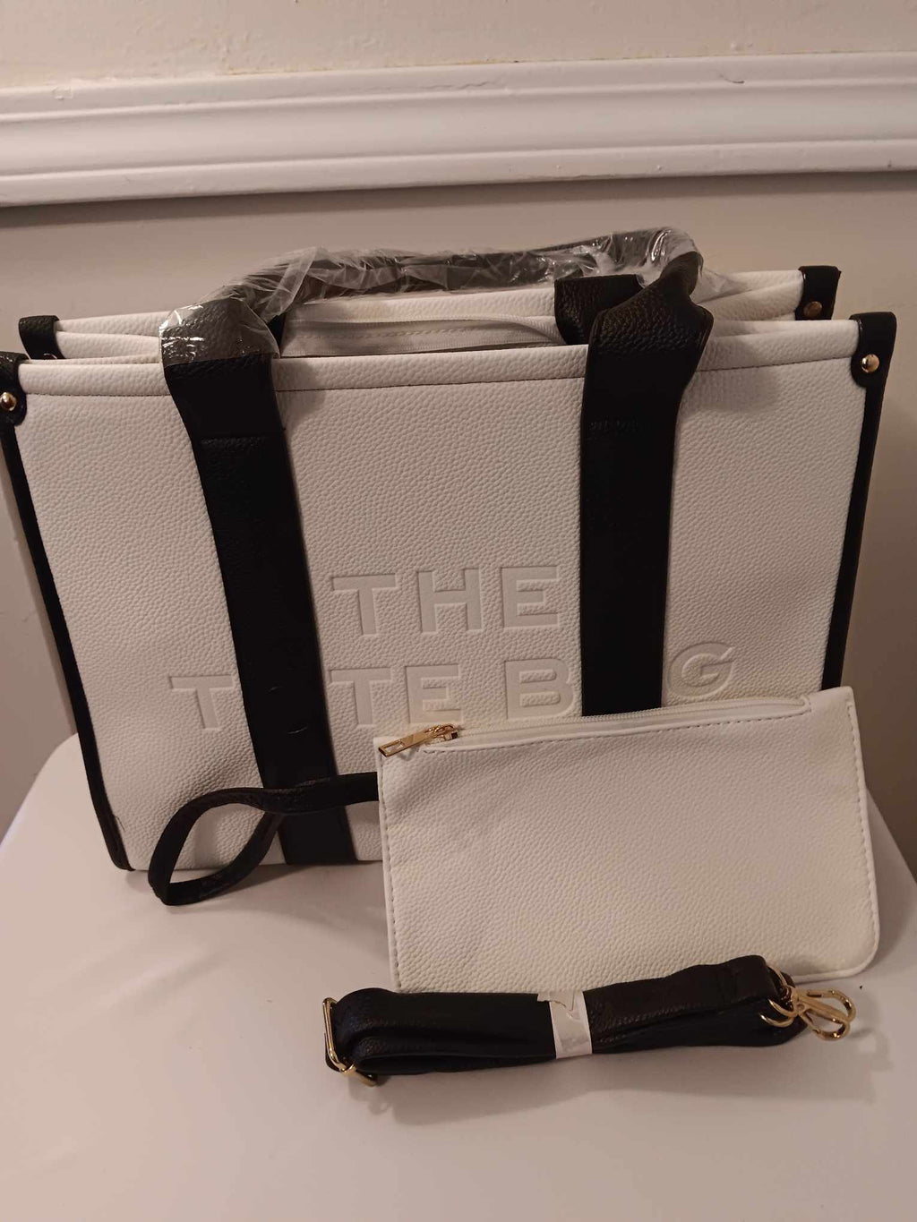 The Tote Bag with wrislet pouch